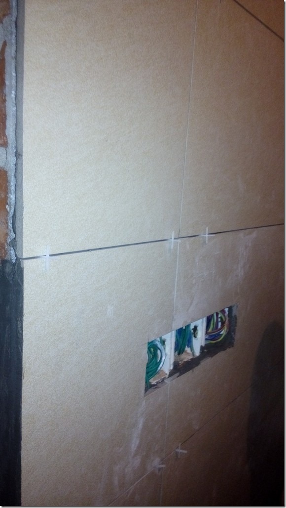 【记录】装修第18天:贴完卫生间大部分瓷砖 | 