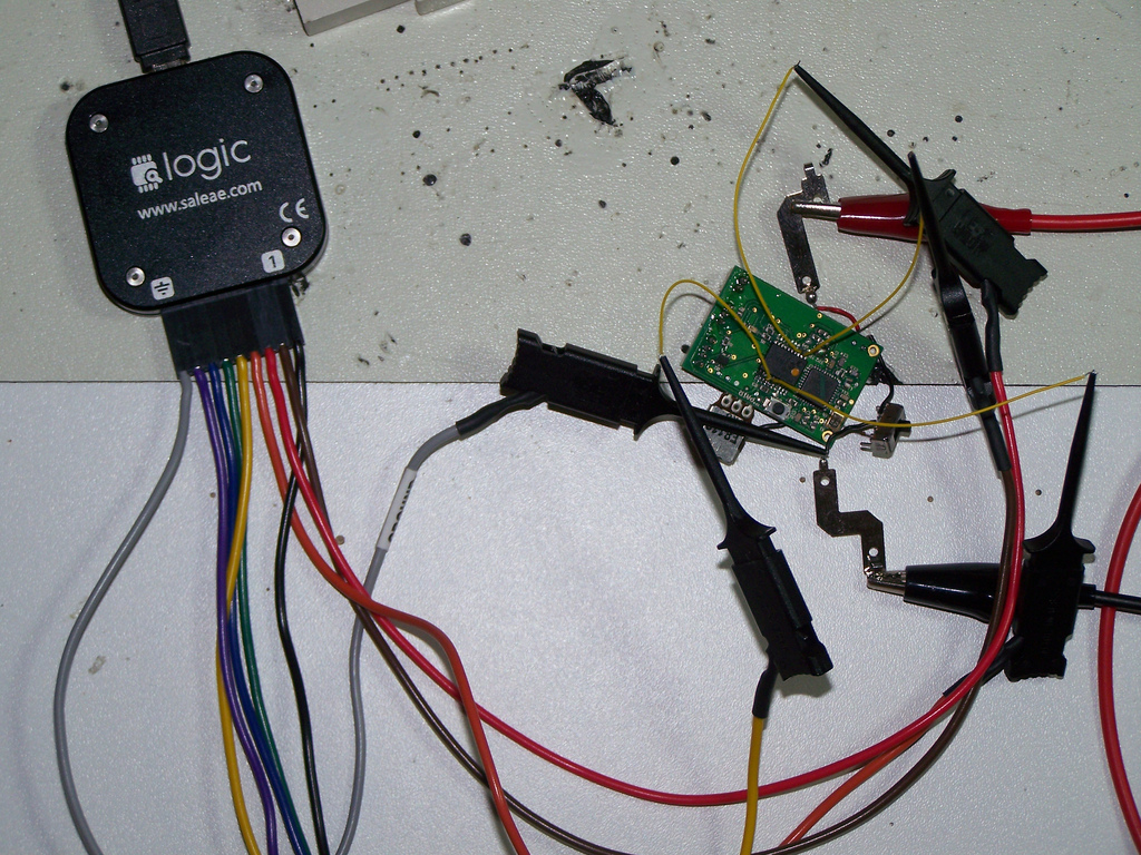 saleae logic analysis tool wiring with board pins connectors
